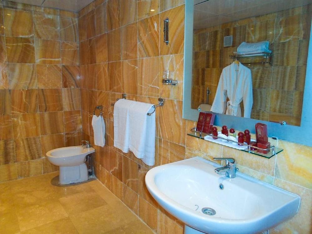Hotel Les Zianides Tlemcen Bagian luar foto