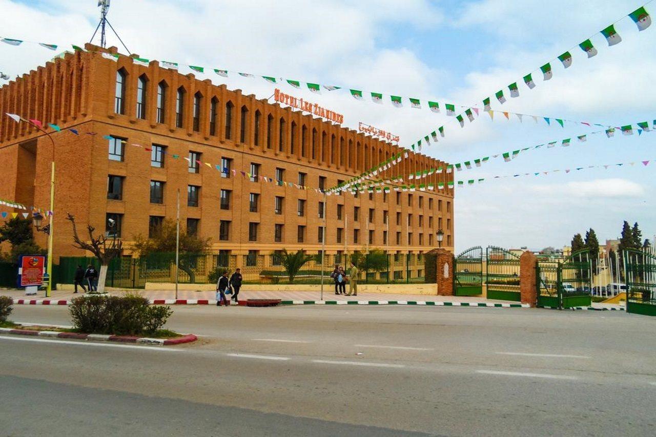 Hotel Les Zianides Tlemcen Bagian luar foto