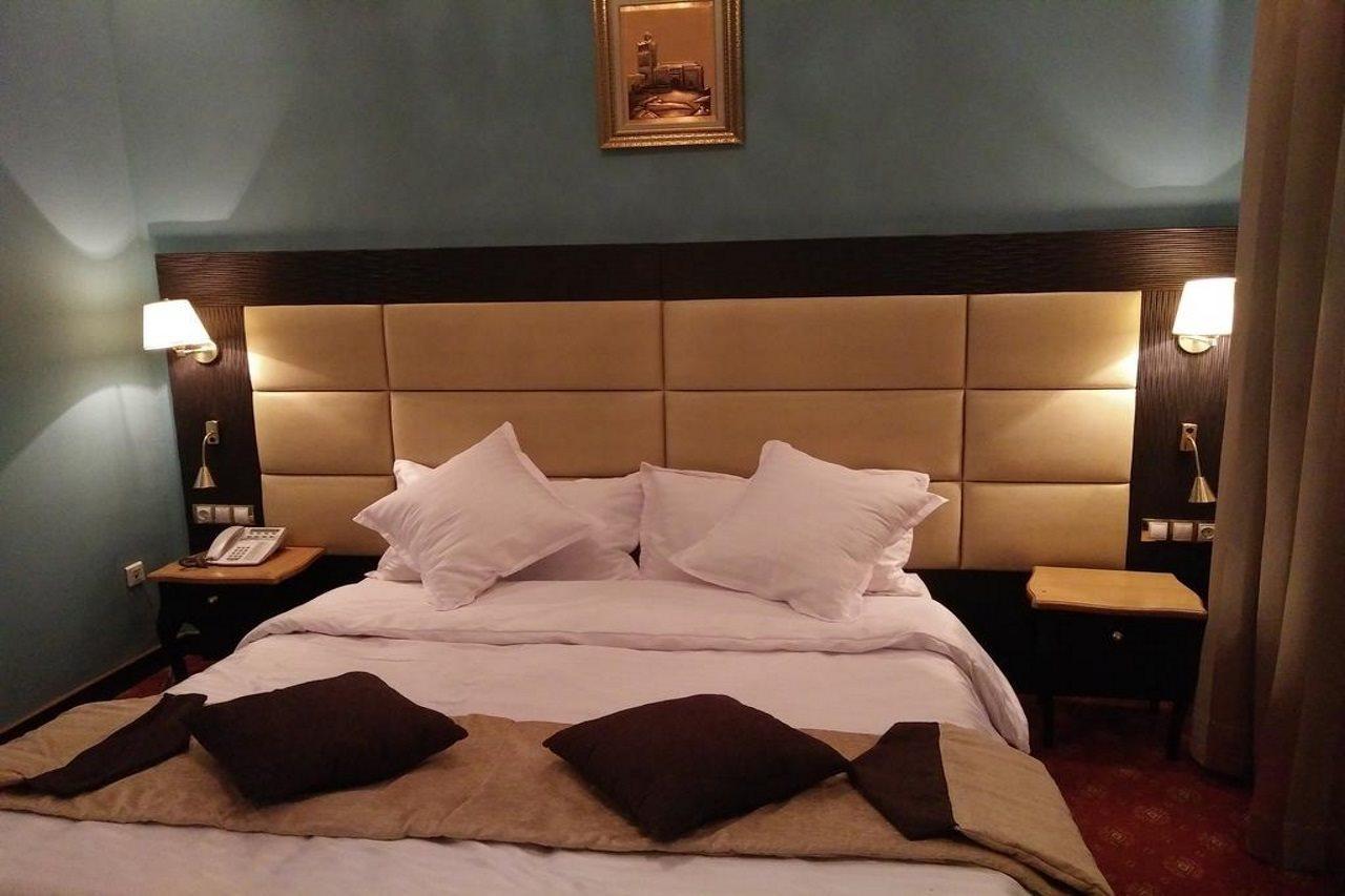 Hotel Les Zianides Tlemcen Bagian luar foto