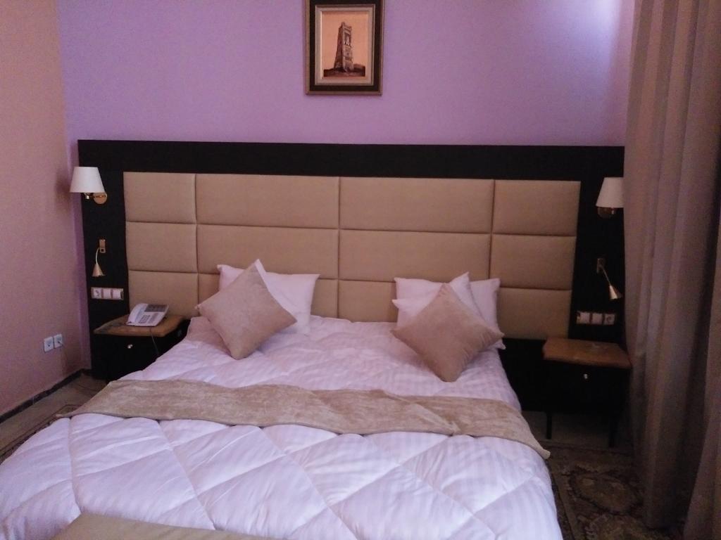 Hotel Les Zianides Tlemcen Bagian luar foto